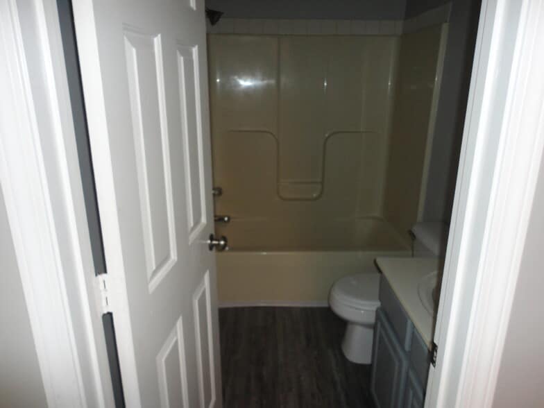 Upstairs Bathroom - 118 Simbas Path