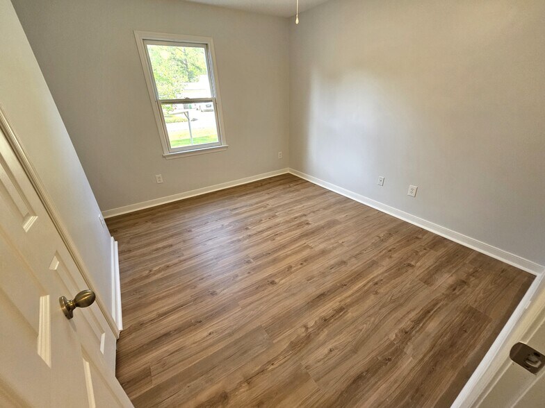 Building Photo - 3610 Woodside Ct