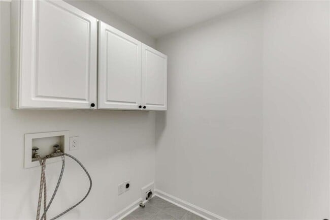 Building Photo - 1840 Oak Tree Hollow