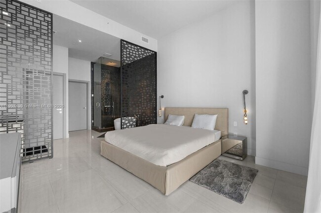 Building Photo - 480 NE 31st St