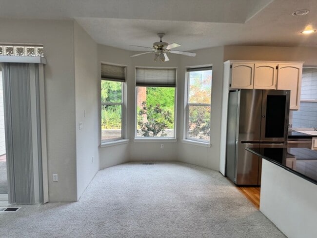 Building Photo - LONE PINE CREEK ESTATES IN GATED COMMUNITY...