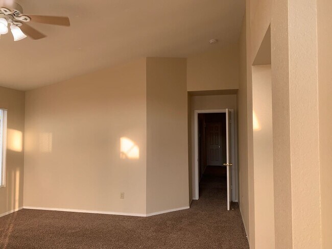 Building Photo - 8409 Tamworth St - SW - Beautiful 3 + Offi...