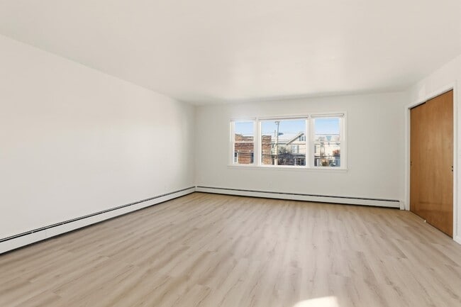 Building Photo - 576 Ave E