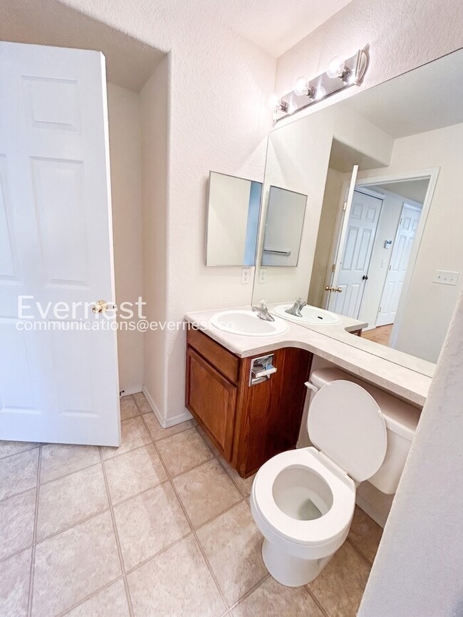 Building Photo - 3 Bed, 2.5 Bath Home with Fenced Yard & Garage / Available Soon!