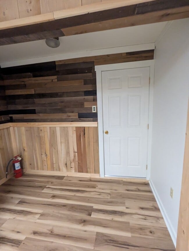 Building Photo - 2 bdrm 1 bath family home with water, sewer and garbage included.