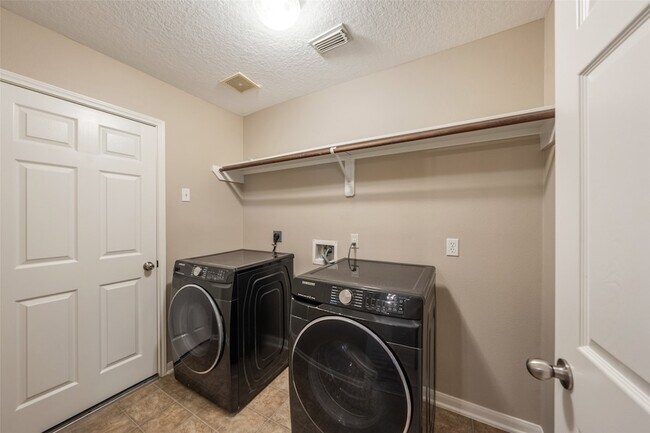 Building Photo - 30627 N Sulphur Creek Dr