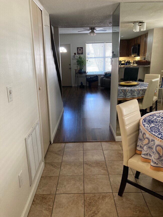 Building Photo - 7618 Colonial Ct