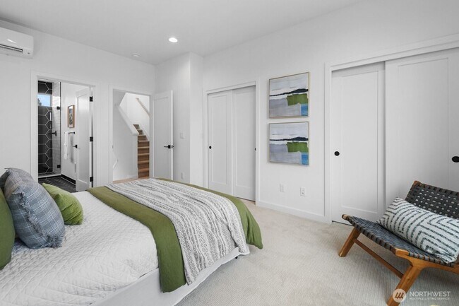 Building Photo - New Luxury Townhome in Seattle 2bed/2bath ...