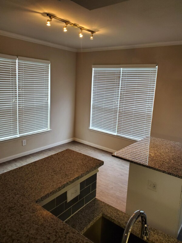 Building Photo - 906 Allen St