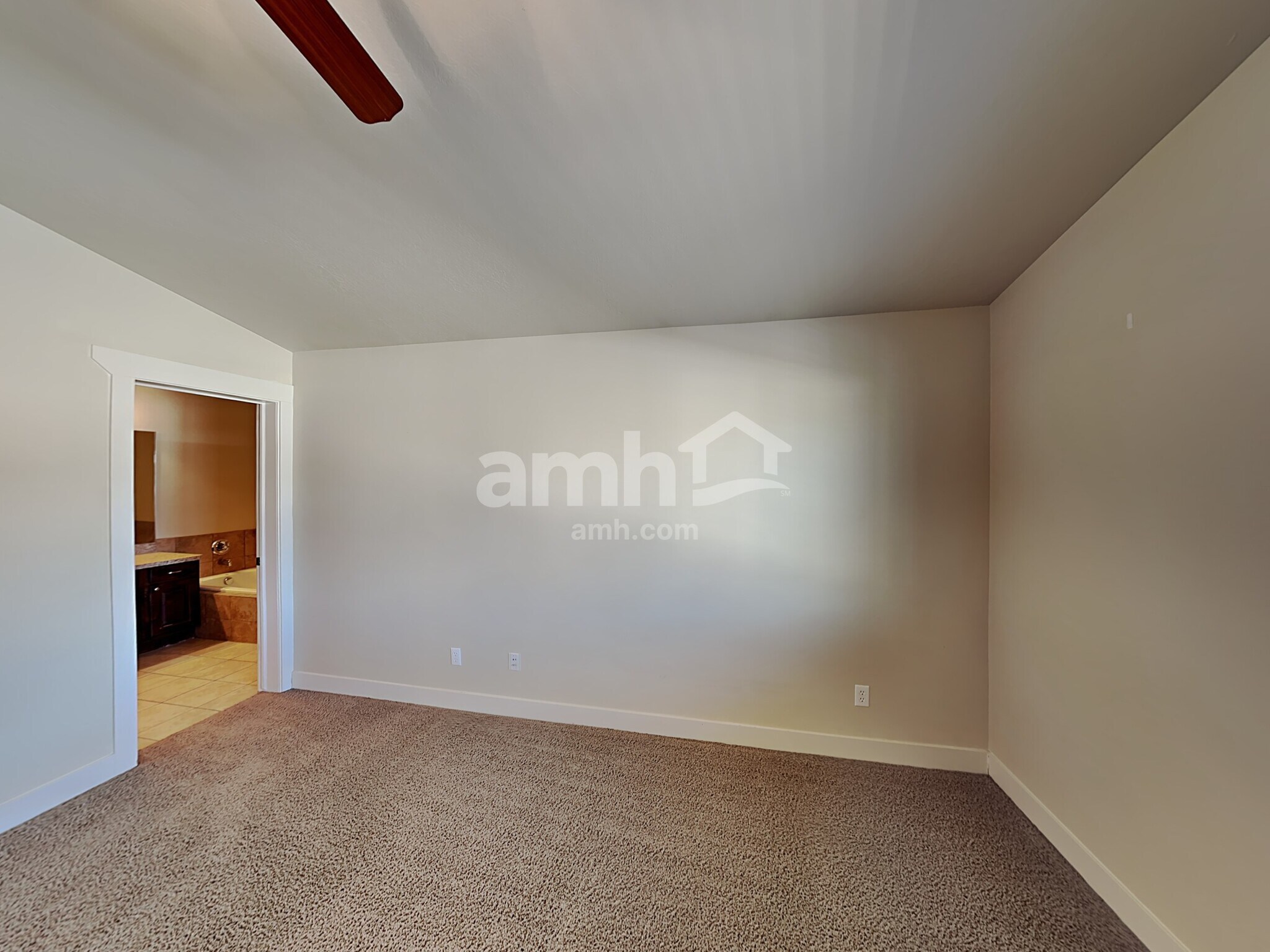 Building Photo - 1656 Arnold Dr