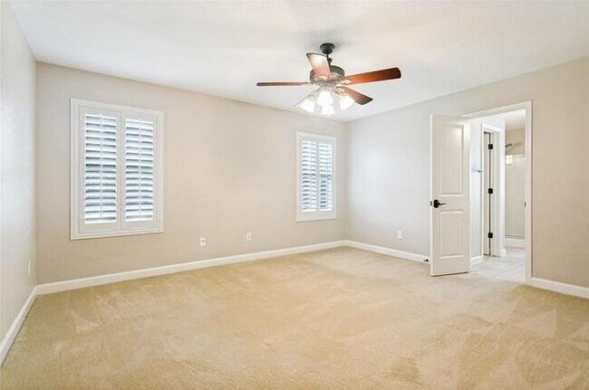 Building Photo - 9932 George Washington Dr