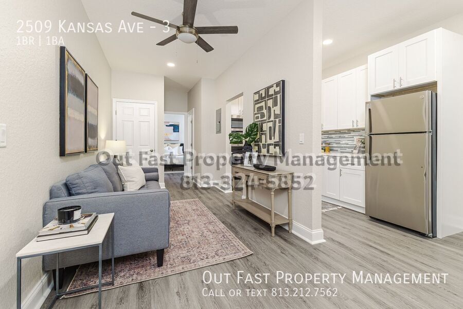 Building Photo - 2509 W Kansas Ave