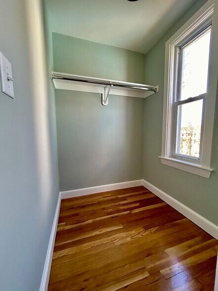 Building Photo - 35 Amherst St