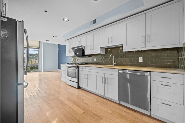 Building Photo - 8917 River Rd