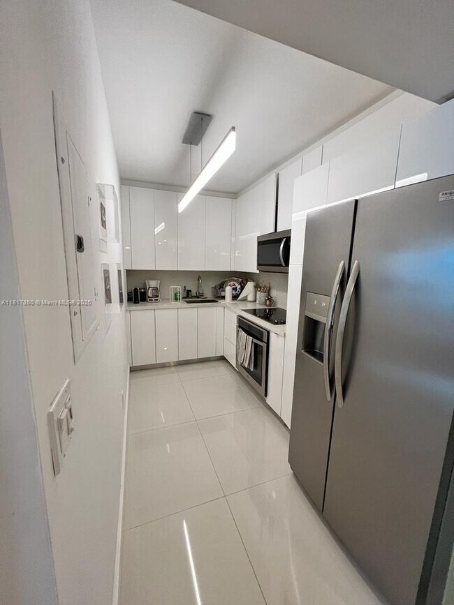 Building Photo - 800 Claughton Island Dr