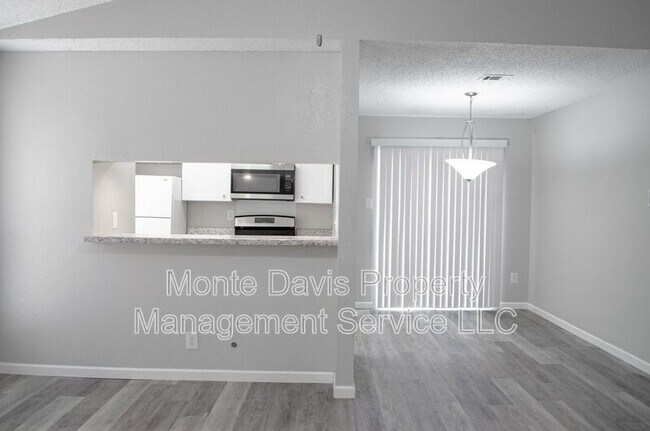 Building Photo - 2306 Fuzz Fairway