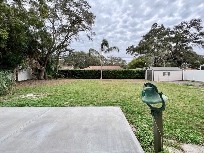 Building Photo - 1858 Oak Park Dr S