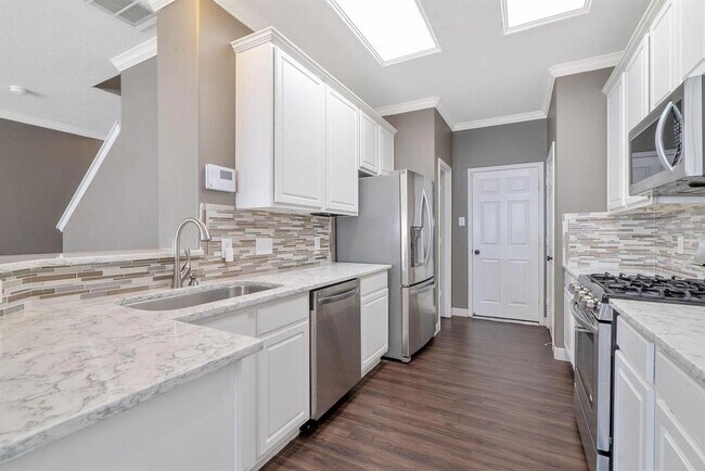 Building Photo - 17139 Oakwood Chase Dr