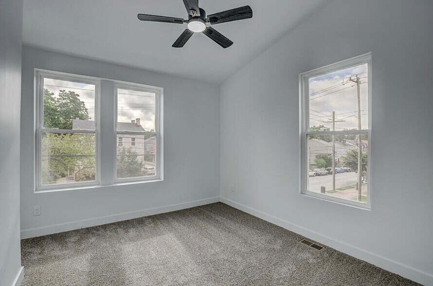 Building Photo - 1235 Scott St