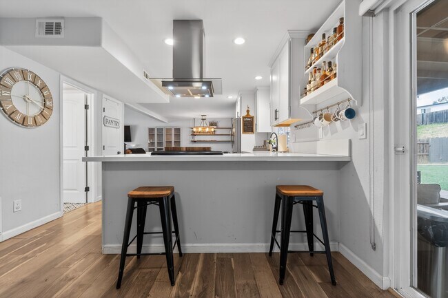 Building Photo - 976 Di Marino St