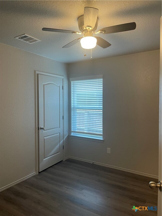 Building Photo - 547 Lost Trl