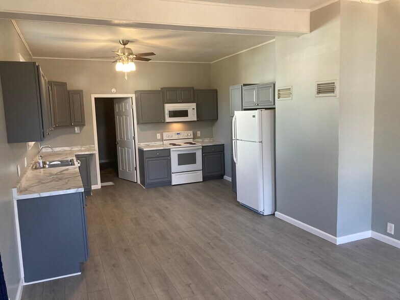 Building Photo - 8 N Indiana Ave