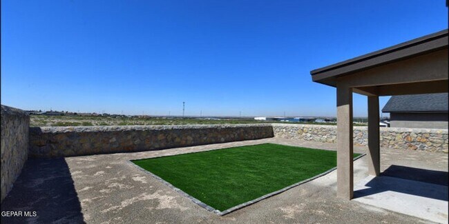 Building Photo - 516 Logwood Ave