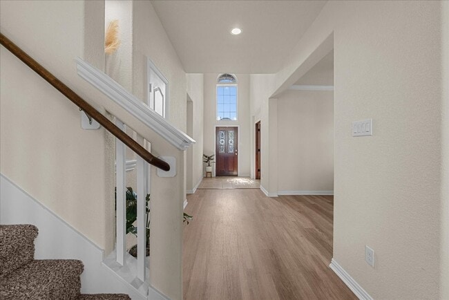 Building Photo - 23109 Zinfandel Dr