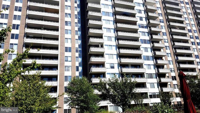 Building Photo - 5101 River Rd