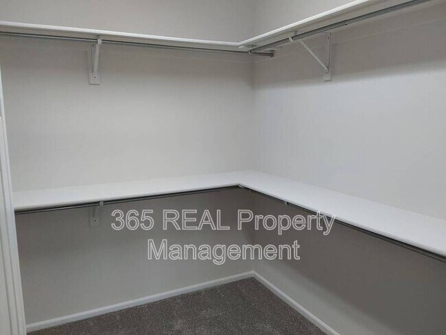 Building Photo - 1561 Pelican Lakes Point
