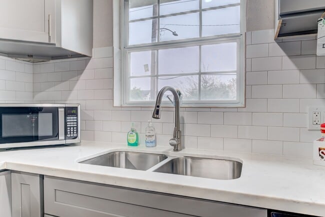 Building Photo - 2720 Truxillo St