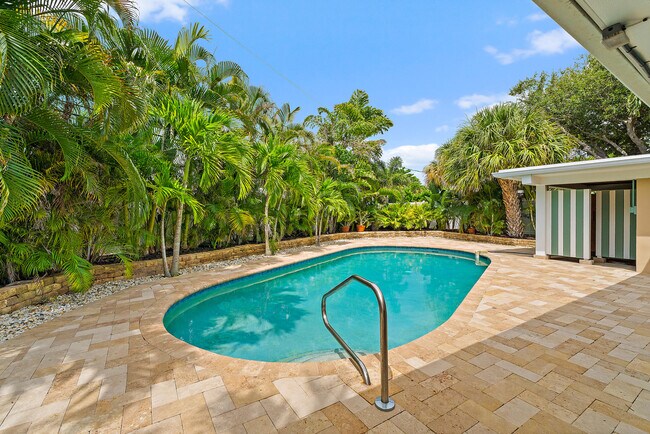 Building Photo - 440 Jupiter Ln