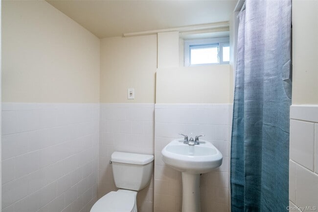 Building Photo - 10 Pell Pl