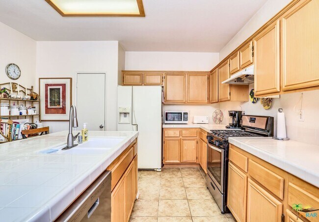 Building Photo - Escape to Your Private Desert Oasis in Pal...