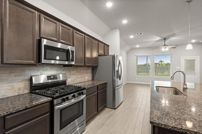 Building Photo - 30839 Boxwood Dr