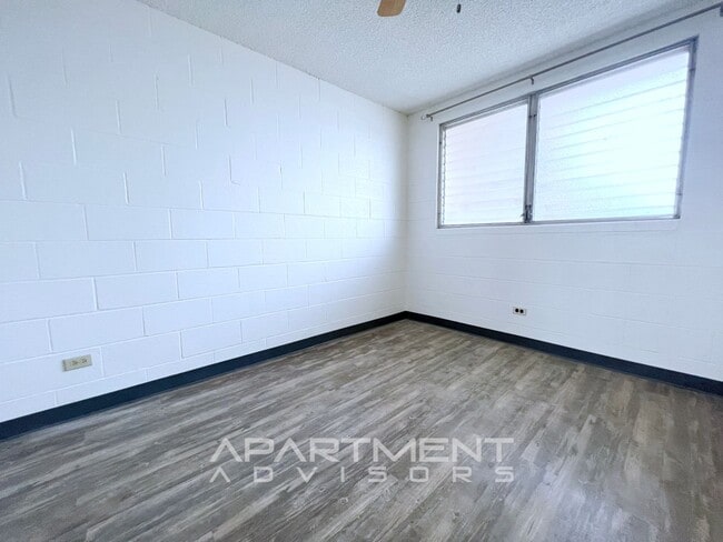 Building Photo - 1218 N School St