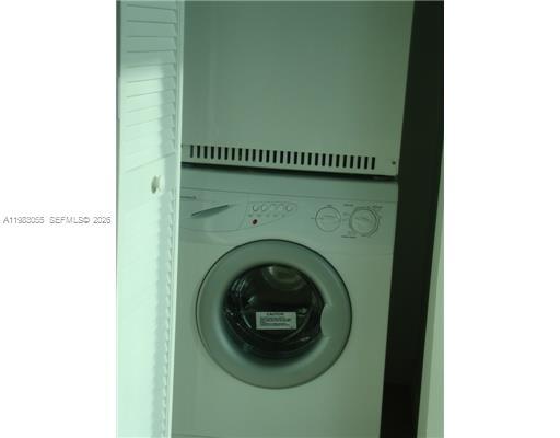 Building Photo - 300 S Biscayne Blvd