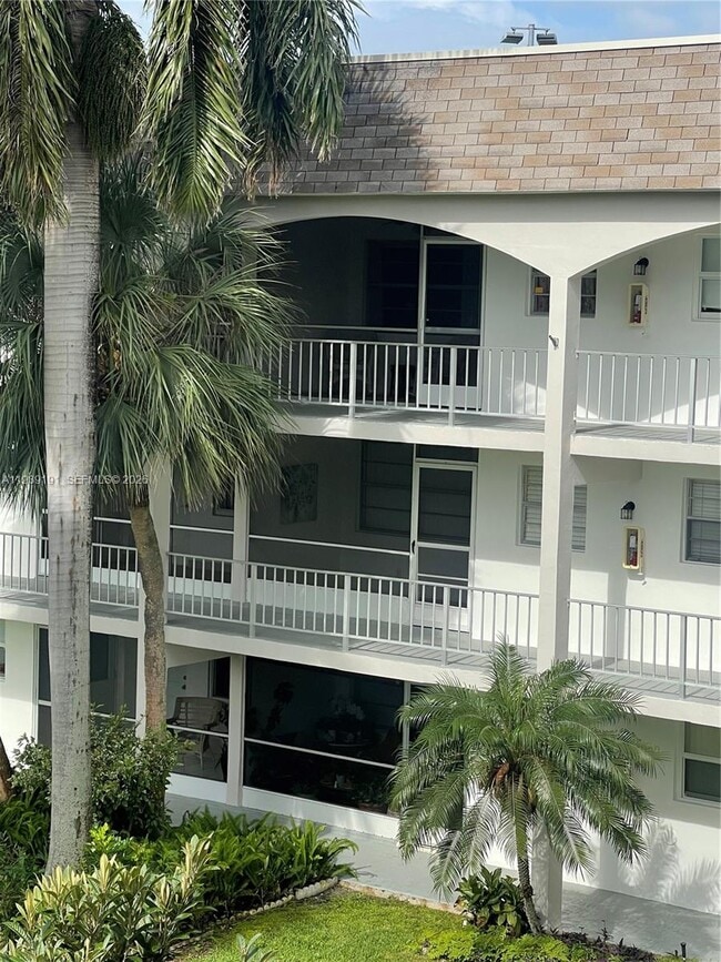 Building Photo - 581 Blue Heron Dr