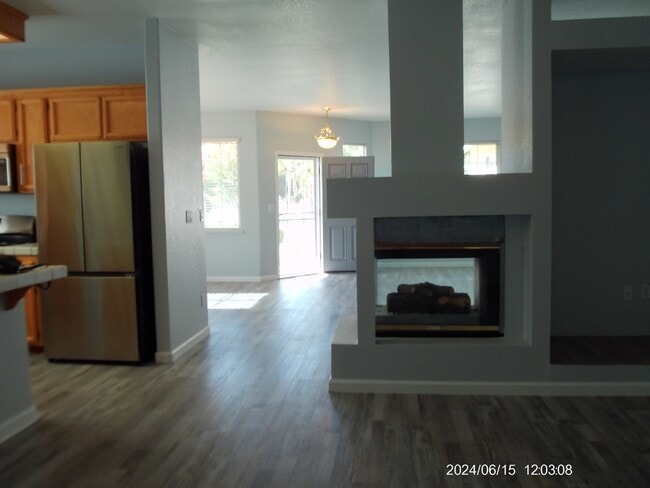 Building Photo - 1007 Mariposa Dr