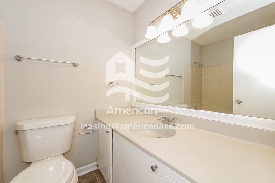 Building Photo - 413 William Dr