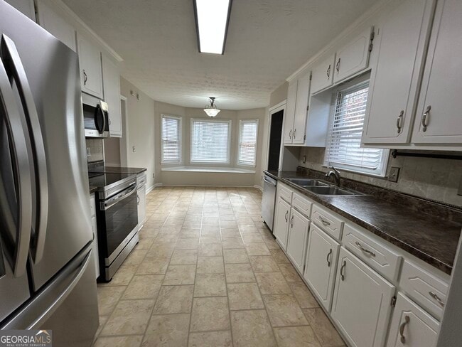 Building Photo - 240 White Pines Dr