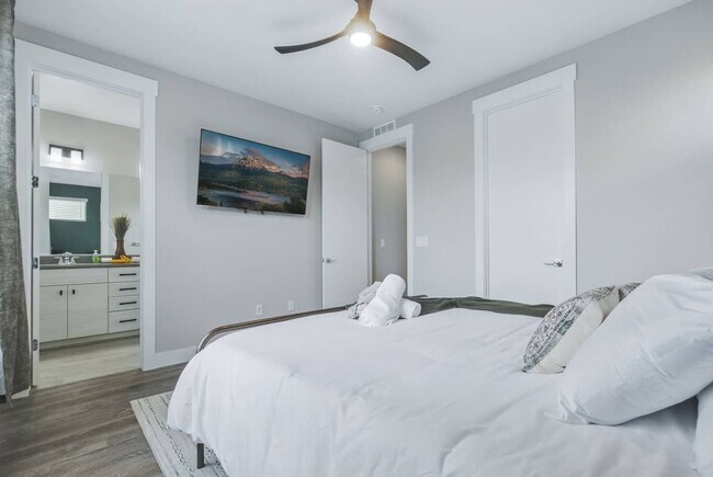 Building Photo - 6029 Benton St