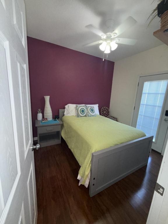 Building Photo - 1131 Century Oaks Dr