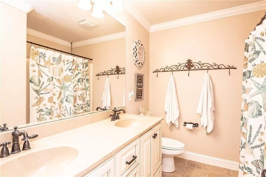 Upstairs Full Bathroom - 4826 Morning Glow Ln