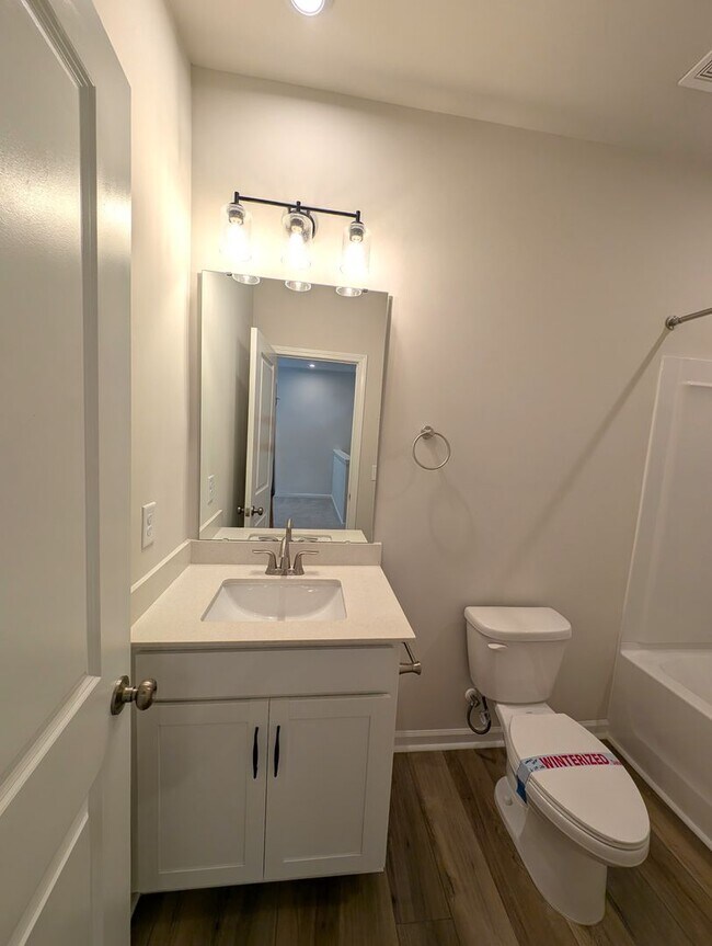 Building Photo - Pristine 2 story Townhome located in the Fifteen Cannon Community in Charlotte!