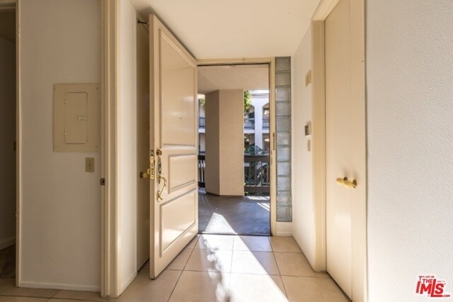 Building Photo - 2131 Century Park Ln