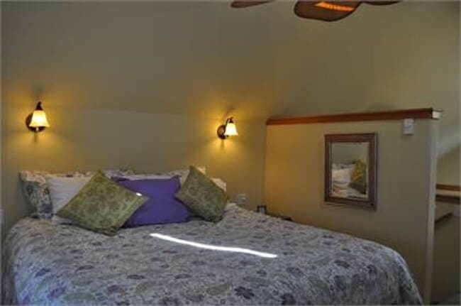 Building Photo - Wonderful Fully Furnished Cairn Cottage in Coupeville on a Cul de Sac