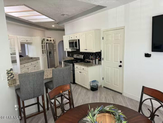 Building Photo - 601 Willow Glen Dr