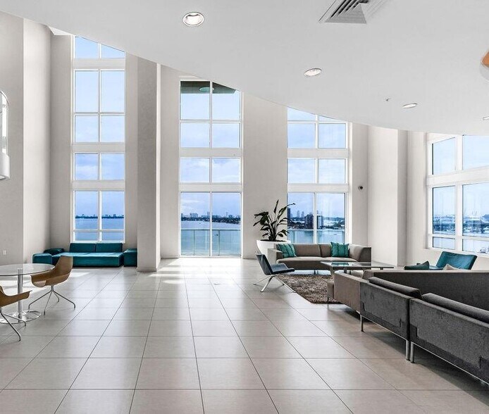 Building Photo - 1900 N Bayshore Dr