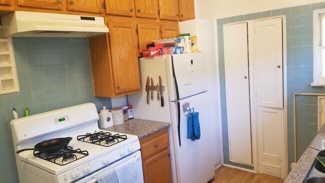 Kitchen - 9979 Robbins Dr